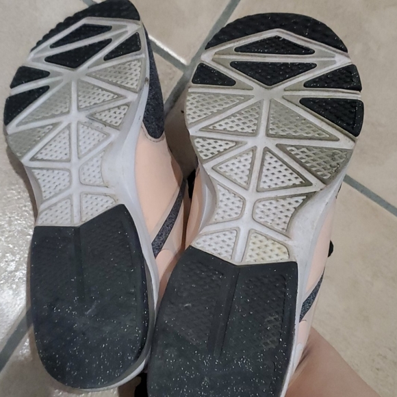 Nike training shoes - Picture 4 of 4